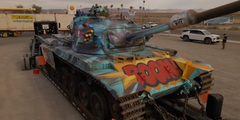 World of Tanks Blitz va IRL con un enorme carro armato graffittato in un viaggio promozionale